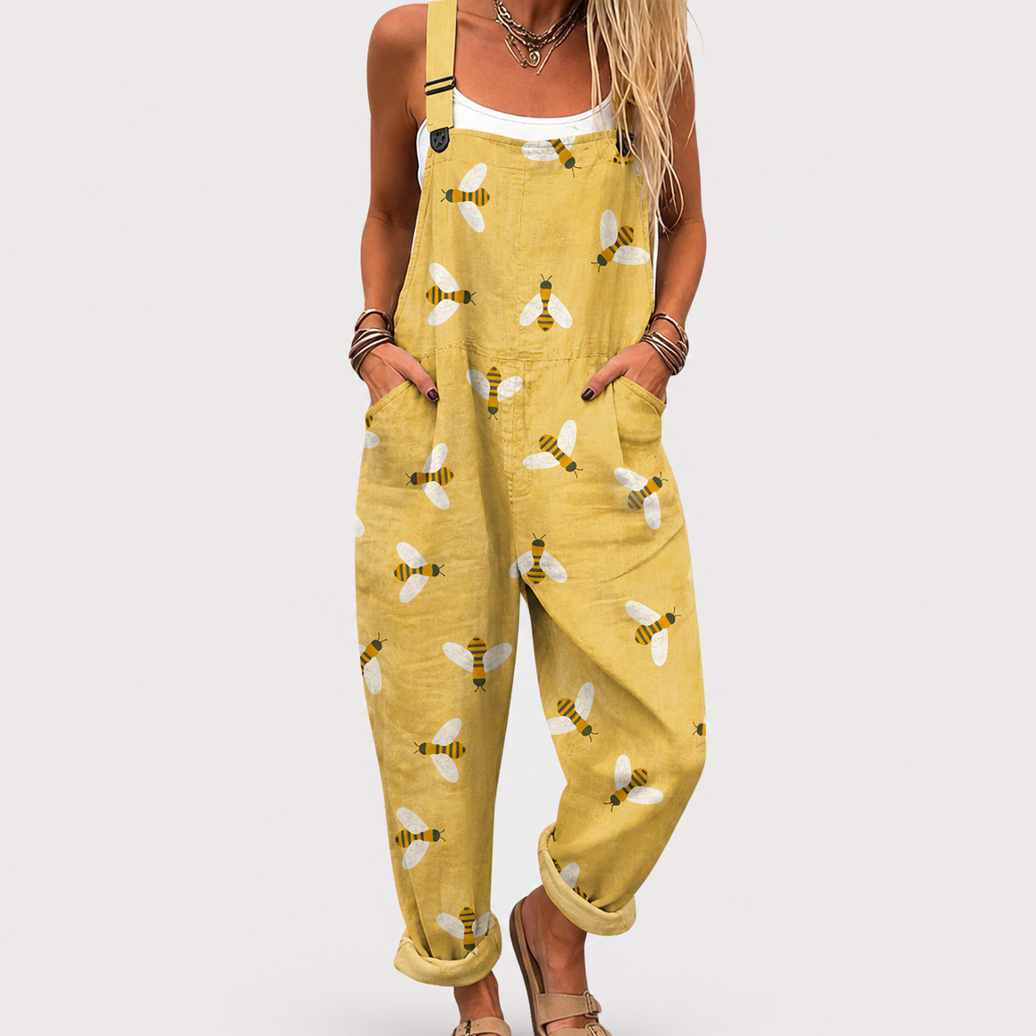 Weicher gelber Jumpsuit mit Bienen-Muster