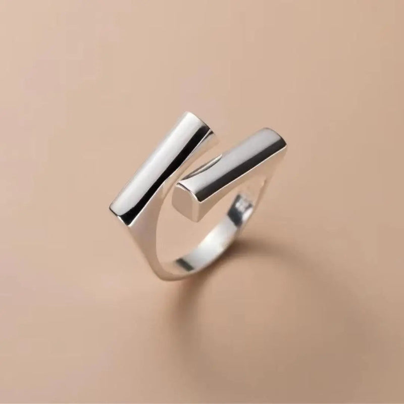 Enkel geometrisk ring med släta flätor