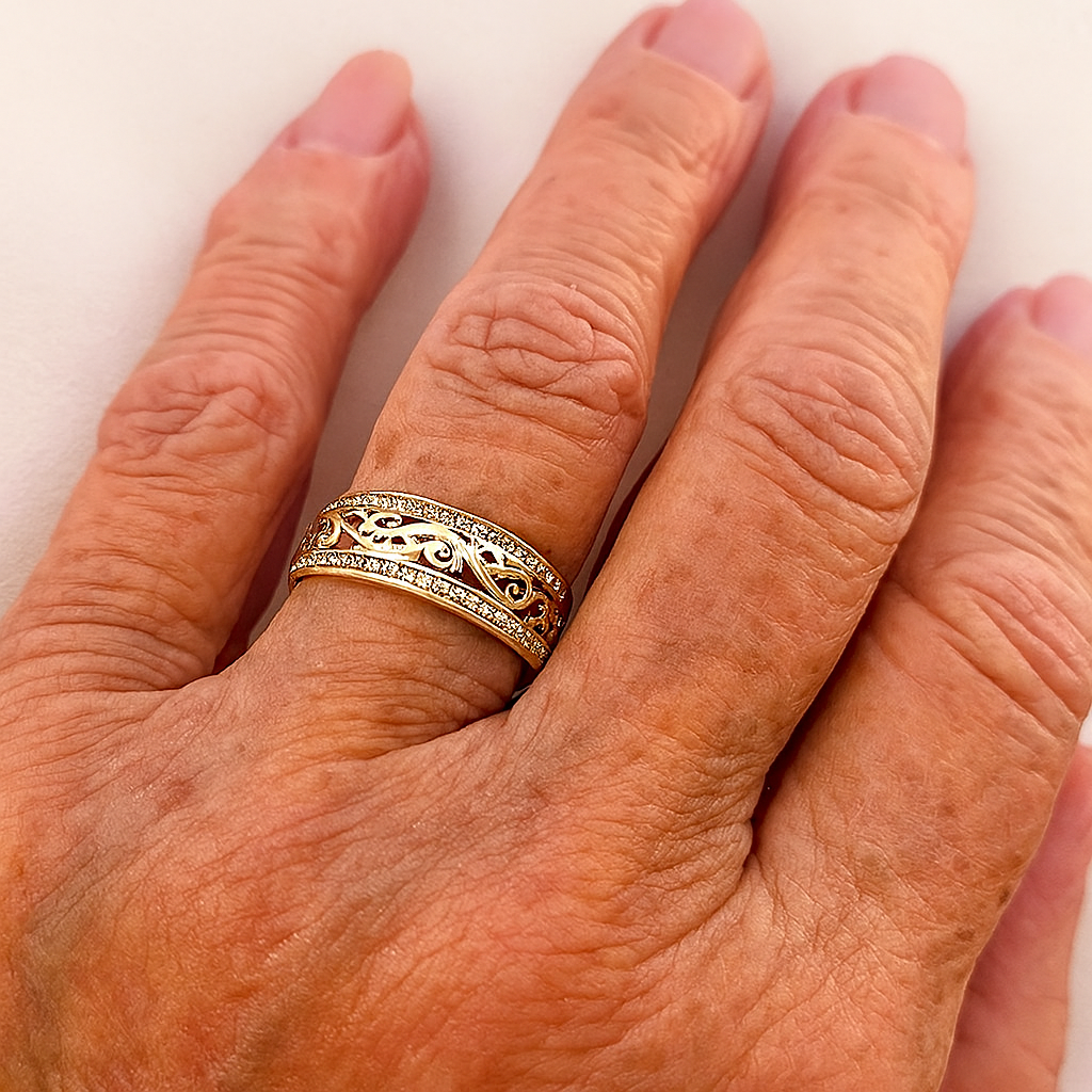 Glänsande hålig guldring – vy 2