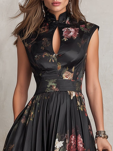 Schwarzes plissiertes Satin-Midikleid mit Schlüssellochausschnitt und Blumenmuster