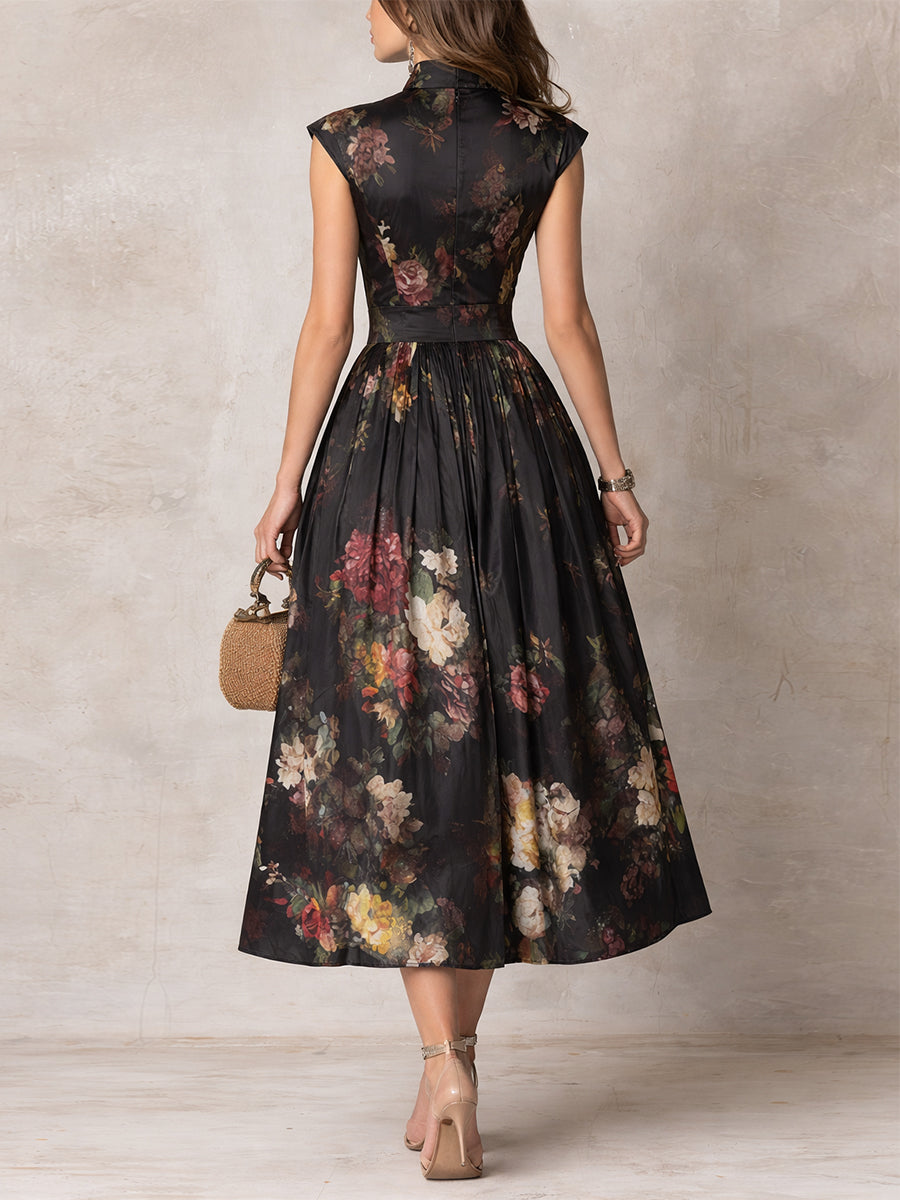 Schwarzes plissiertes Satin-Midikleid mit Schlüssellochausschnitt und Blumenmuster