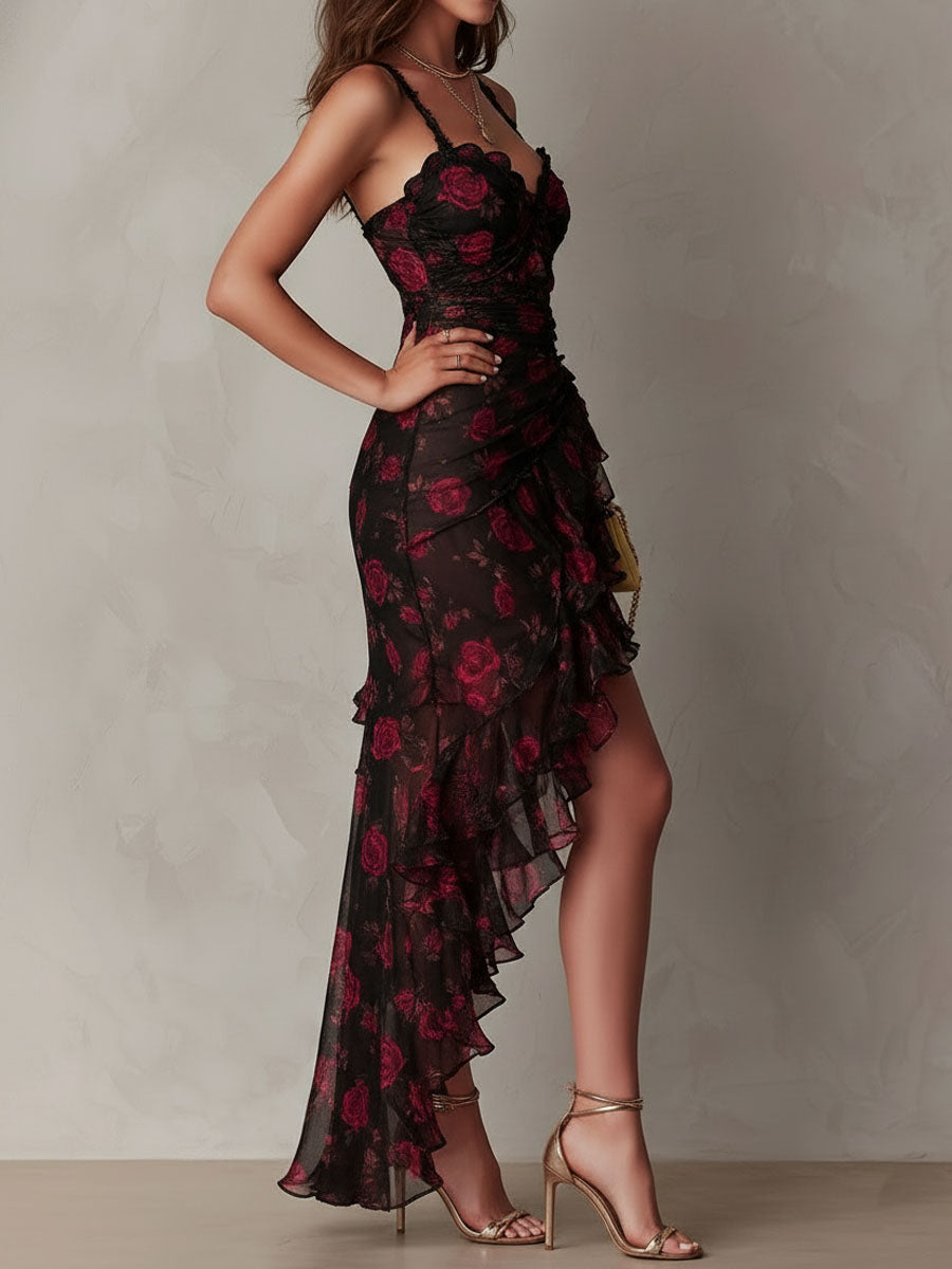 Elegantes schwarz-rotes Blumenkleid mit gerafftem Volantsaum