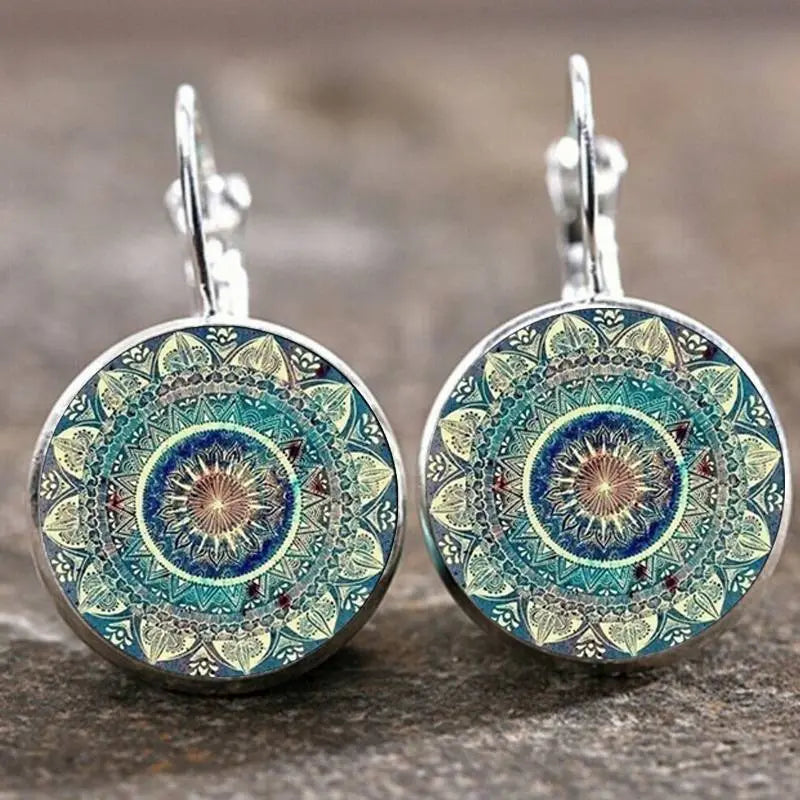 Vintage örhängen med rund mandala